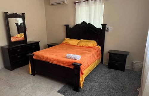 Montellano Casa | The Stars Oasis - Serene 3 Bedroom Home w/ Jacuzzi