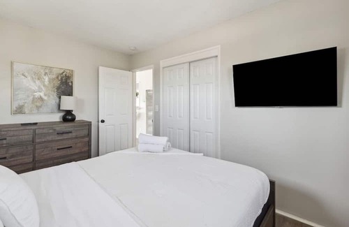 Logan Heights Casa | San Diego Urban Retreat: 2br/1ba Gem