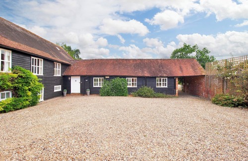 Leigh Casa | Pass the Keys | Beautiful rural barn