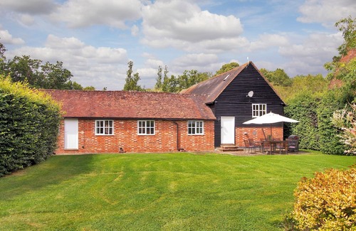 Leigh Casa | Pass the Keys | Beautiful rural barn