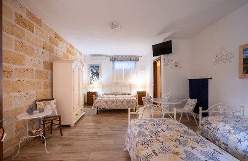 Borgagne Villa | Room 'Anna's House - Ciprea' with Wi-Fi and Air Conditioning