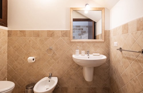 Borgagne Villa | Room 'Anna's House - Ciprea' with Wi-Fi and Air Conditioning