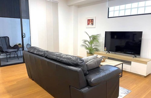 West End Casa | Modern self contained quiet flat in West End
