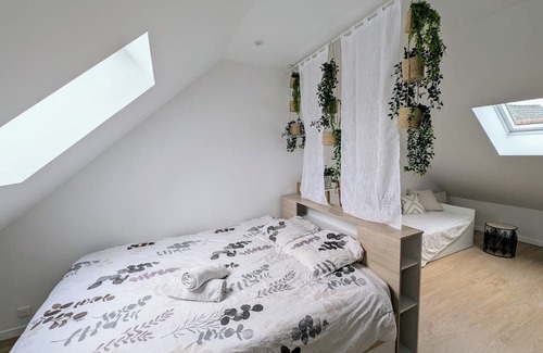 Quincy-Voisins Apartamento | Duplex with secure garage and wifi near Disney