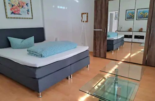 Arzl Apartamento | Apartment 'Sonnige Wohnung In Innsbruck-Arzl' with Mountain View, Private Terrace and Wi-Fi