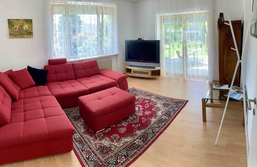 Arzl Apartamento | Apartment 'Sonnige Wohnung In Innsbruck-Arzl' with Mountain View, Private Terrace and Wi-Fi
