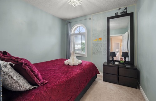 Watertown Casa | Spacious 5-bedroom house in wonderful Hamilton with fitness room, WiFi .
