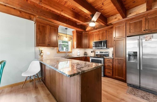 Omaha Cabina | ThunderRidge-HotTub-TreeHouse-BoatParking-Boat Sli