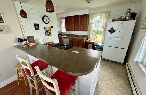 East Deering Cabaña | Welcome to The Villa! Charming oceanfront cottage right in Portland