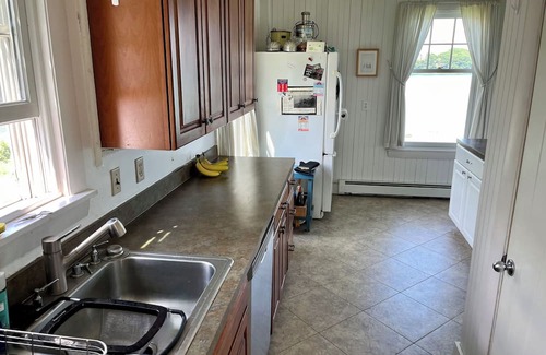 East Deering Cabaña | Welcome to The Villa! Charming oceanfront cottage right in Portland