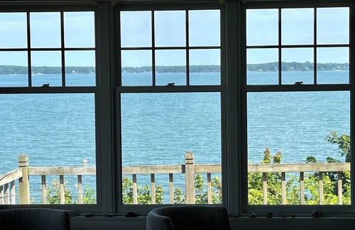 East Deering Cabaña | Welcome to The Villa! Charming oceanfront cottage right in Portland