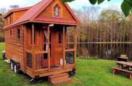Dewy Rose Cabina | Cozy Tiny House near Athens, GA