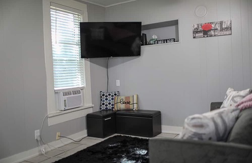 Springfield Apartamento | Charming 1-bedroom apartment with WiFi, AC in lovely Springfield