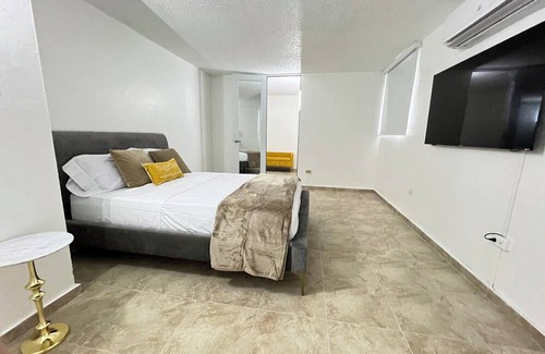 Rio Piedras Casa | Charming 3-bedroom house, pool and 5 min from SJU airport.