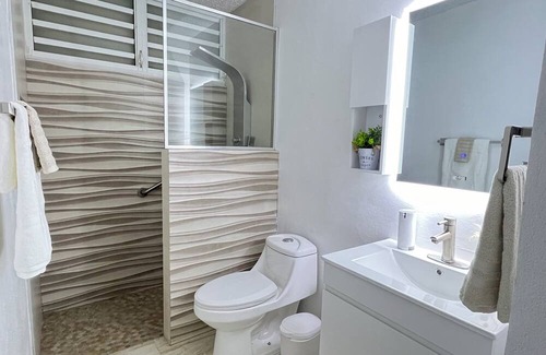 Rio Piedras Casa | Charming 3-bedroom house, pool and 5 min from SJU airport.