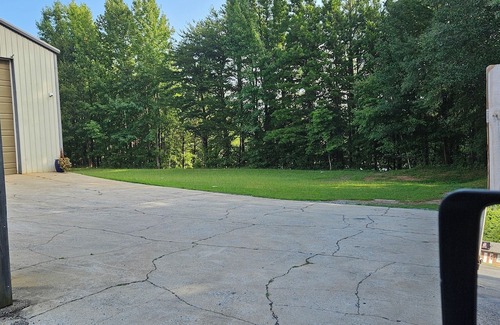 Forest City Condominio | Charming Downtown Converted Garage Studio