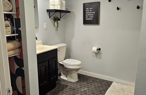 Forest City Condominio | Charming Downtown Converted Garage Studio