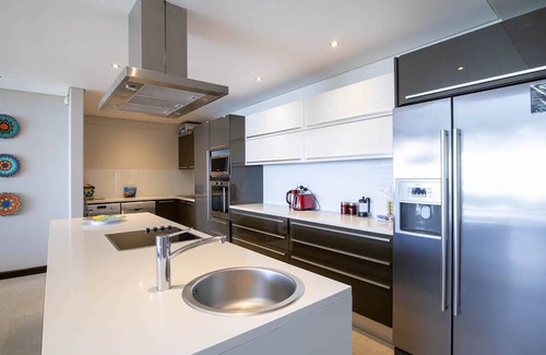 Green Point Casa | Ocean View 3-bedroom house Green Point Cape Town