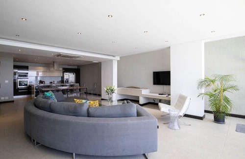 Green Point Casa | Ocean View 3-bedroom house Green Point Cape Town
