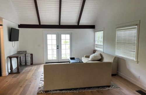Santa Barbara County Cabaña | Charming 2-bedroom loft house with AC and WiFi in Buellton