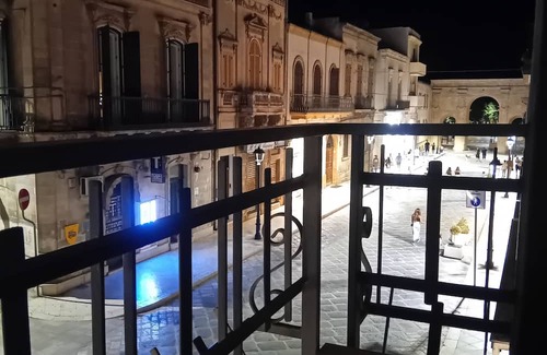 Francavilla Fontana Historic Centre Apartamento | 160sqm downtown apartment with 2 double bedrooms with balcony, 2 bathrooms