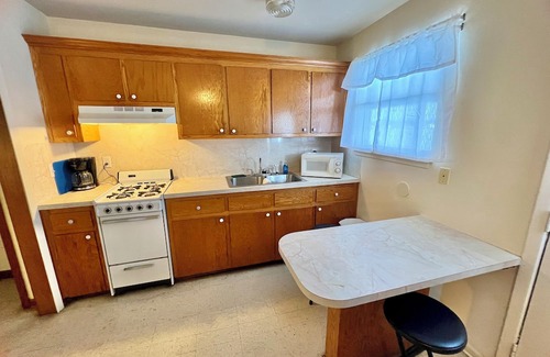 New Roads Casa | Pointe Breeze Kitchenette #16