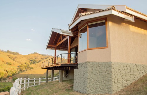Sao Bento do Sapucai Chalet De Esquí | Chalé Pedra Madeira com Hidro e Café da Manhã