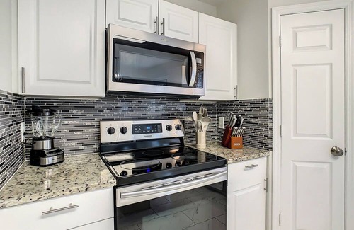 Deltona Lakes Casa | Large Home - Private Pool & Home Gym - Groups Welcome!n
