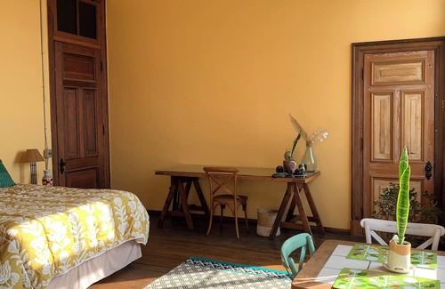 Cerro Concepcion Apartamento | Enjoyable 1-bedroom apartment in Valparaíso with garden