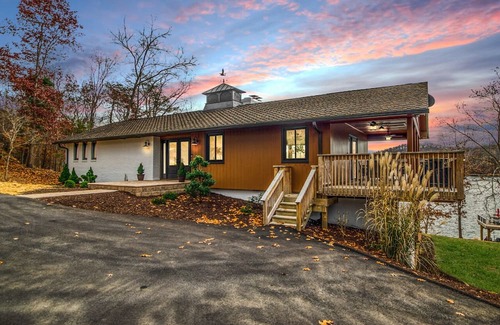 Ingles Casa | Claytor Lake Direct Waterfront Home Beautiful Private Awesome Views VT Radford