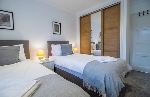 Coatbridge Apartamento | 3-bedroom apartment in tranquil Coatbridge with WiFi