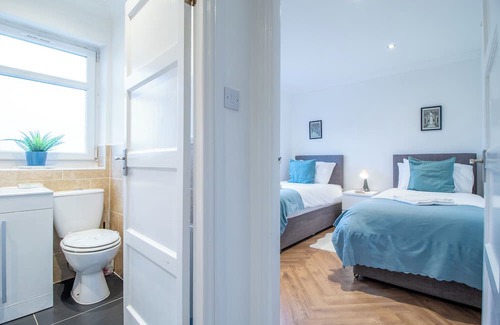 Coatbridge Apartamento | 3-bedroom apartment in tranquil Coatbridge with WiFi