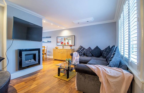 Coatbridge Apartamento | 3-bedroom apartment in tranquil Coatbridge with WiFi