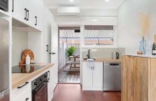 Christies Beach Apartamento | The Elements: WATER | Apartment Four