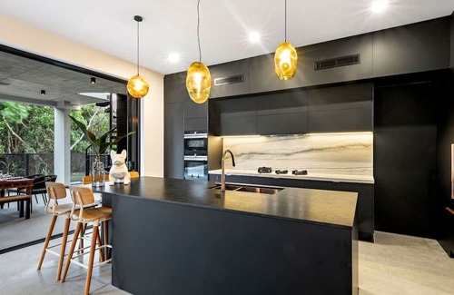 Warana Casa | Luxurious Waterfront Home