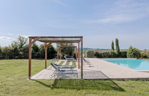 Toiano Apartamento | Apartment 'La Caciaia II' with Shared Pool, Private Garden and Wi-Fi