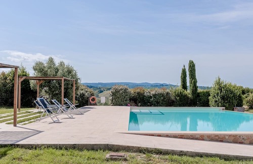 Toiano Apartamento | Apartment 'La Caciaia II' with Shared Pool, Private Garden and Wi-Fi