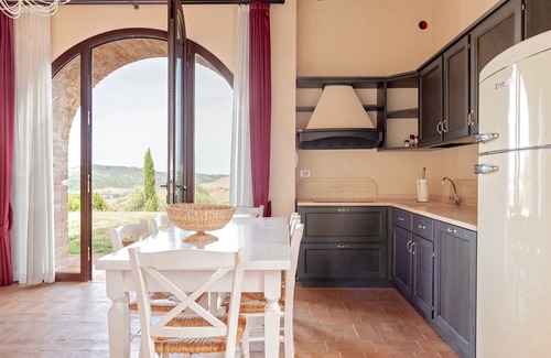 Toiano Apartamento | Apartment 'Il Fienile II' with Shared Pool, Private Garden and Wi-Fi