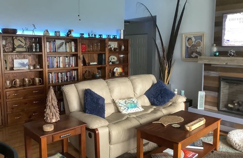 Ketchikan Casa | Cozy 3-bedroom house in fantastic Ketchikan with WiFi and view of Clover Island