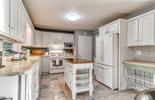 Ames Casa | NEW LISTING! Family-Friendly Retreat: Cozy & Spacious Haven by RedAwning