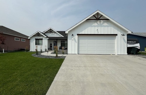 Gillette Casa | Clean beautiful house 3 minutes from CAM-PLEX & 1 min from Energy Sports Complex