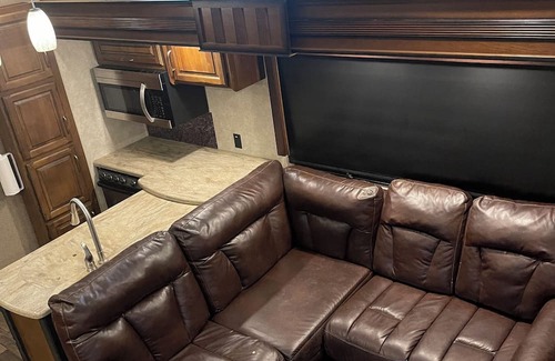 Cottondale Casa | Toy Hauler- 43' Camp Style in private lake area.