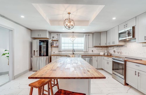 Burnside Casa | Group Getaway in Gonzales ~ 25 Mi to Baton Rouge!