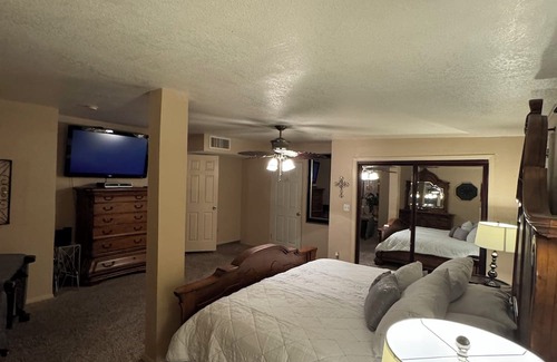 Pebble Hills Park Casa | Delightful 3200 sqft 5-bedroom house in El Paso with WiFi, spacious to comfort.