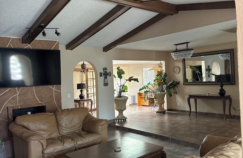 Pebble Hills Park Casa | Delightful 3200 sqft 5-bedroom house in El Paso with WiFi, spacious to comfort.