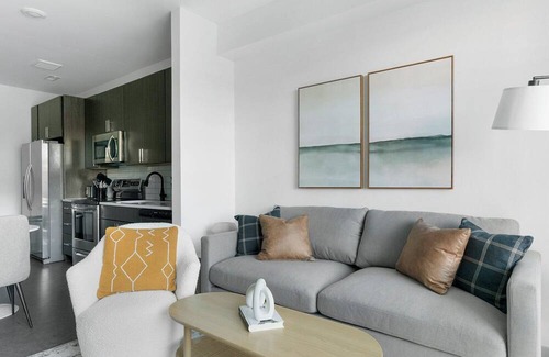 Richmond Apartamento | Barsala l Fully furnished studio close to Richmond's Arts District