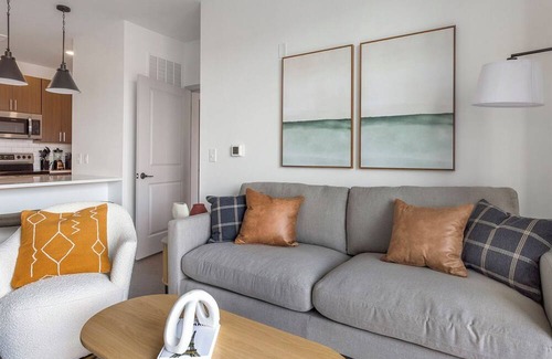 Richmond Apartamento | Barsala l Professionally-cleaned condo downtown, fast Wi-Fi