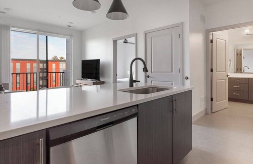 Richmond Apartamento | Barsala l Professionally-cleaned condo downtown, fast Wi-Fi