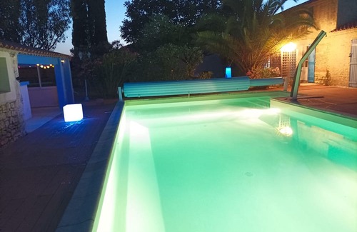 Sainte-Radegonde-des-Noyers Cabaña | Gîte Pop/rock - 4 Personnes - Piscine Partagée - Sud Vendée