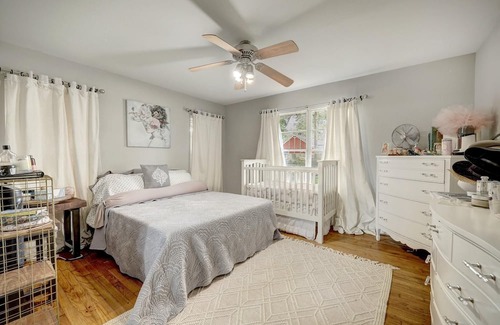 Spring Branch West Casa | Cozy 3-bedroom house in fabulous Spring Branch, quiet and close to town.